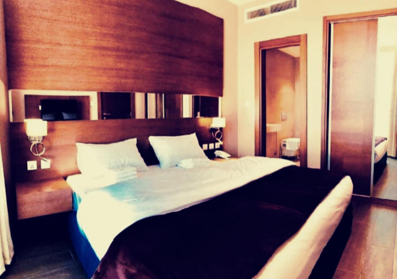 The Seventh Star Hotel Suites Amman Exterior photo