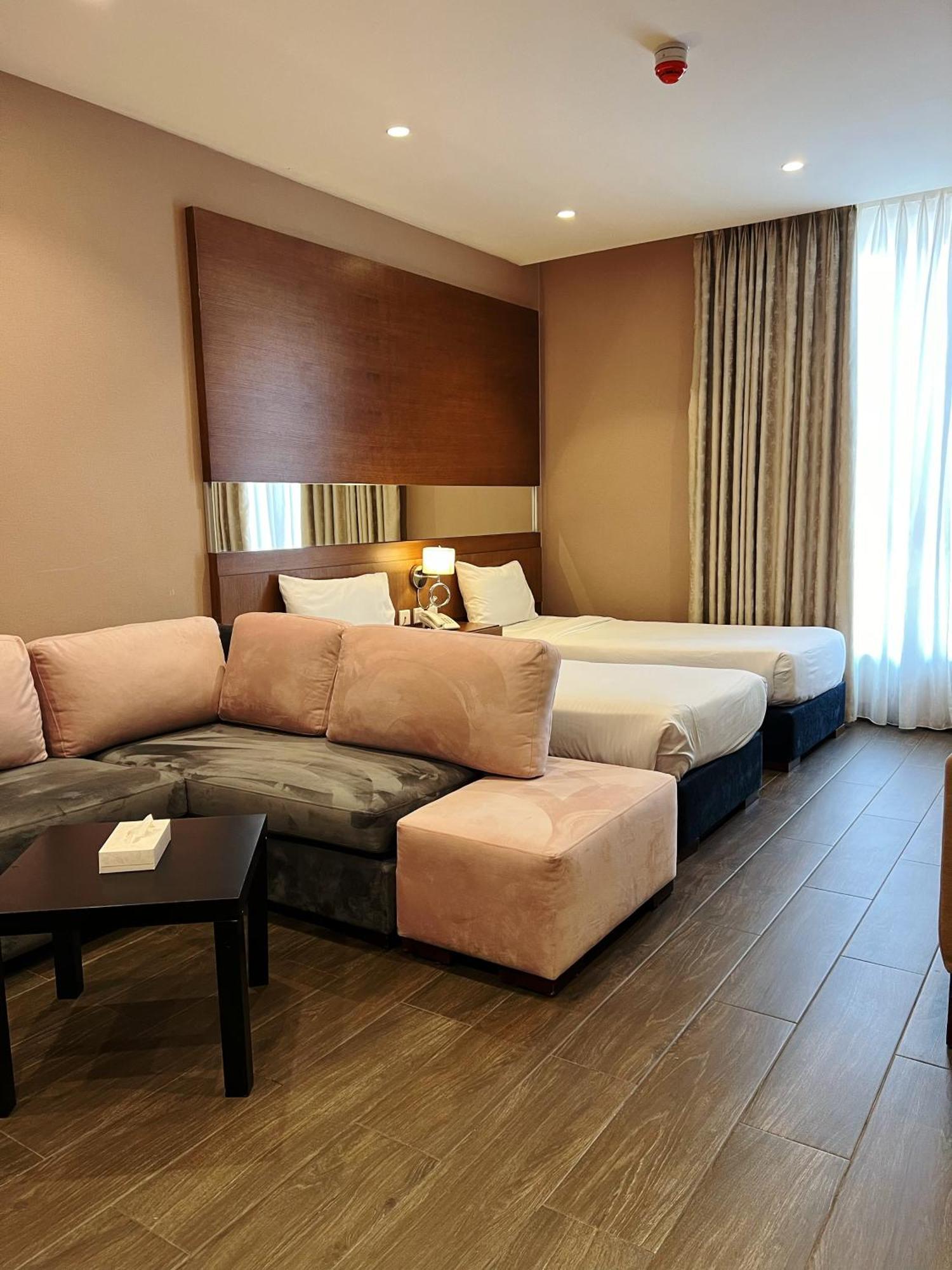 The Seventh Star Hotel Suites Amman Exterior photo