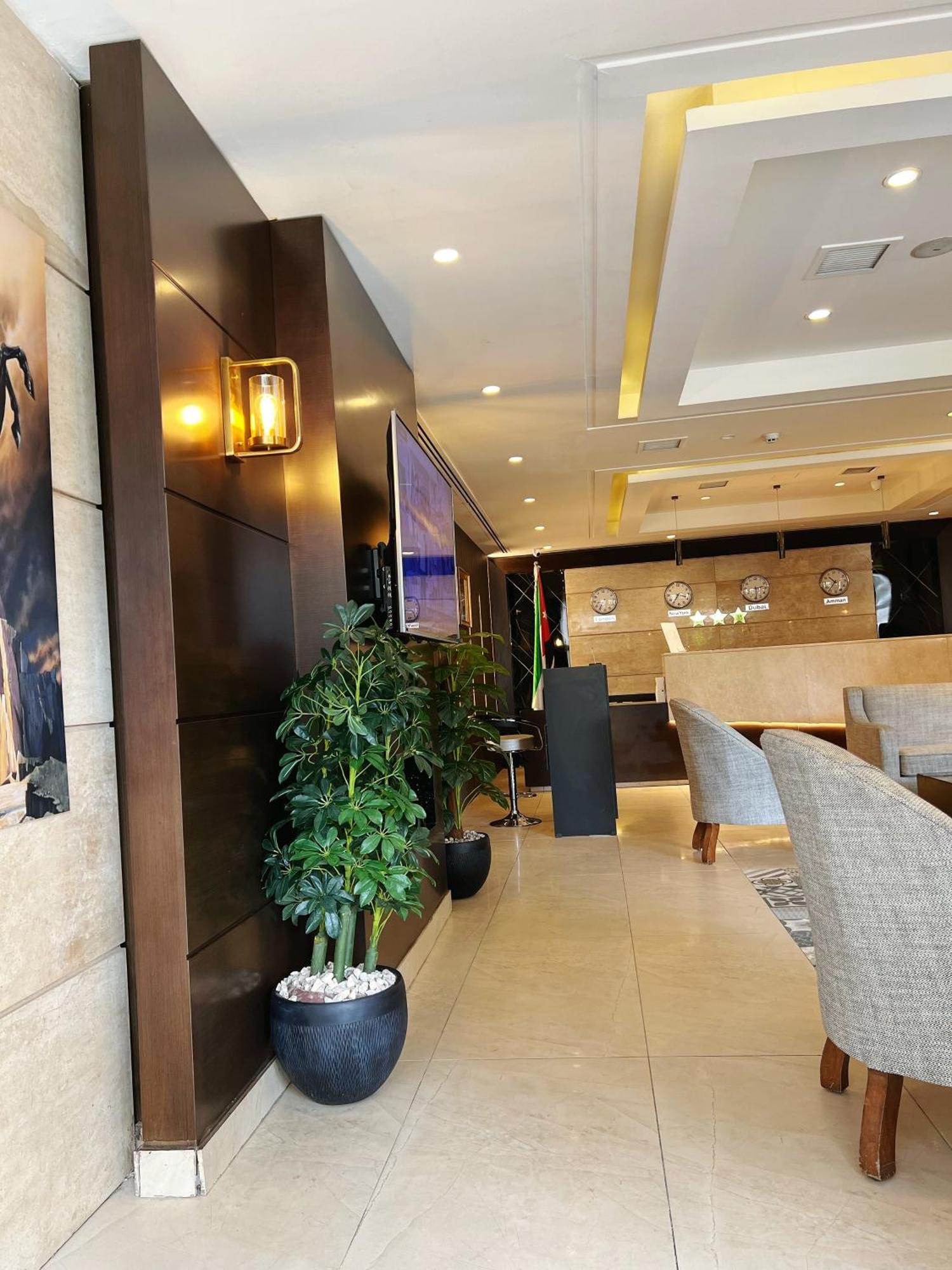 The Seventh Star Hotel Suites Amman Exterior photo