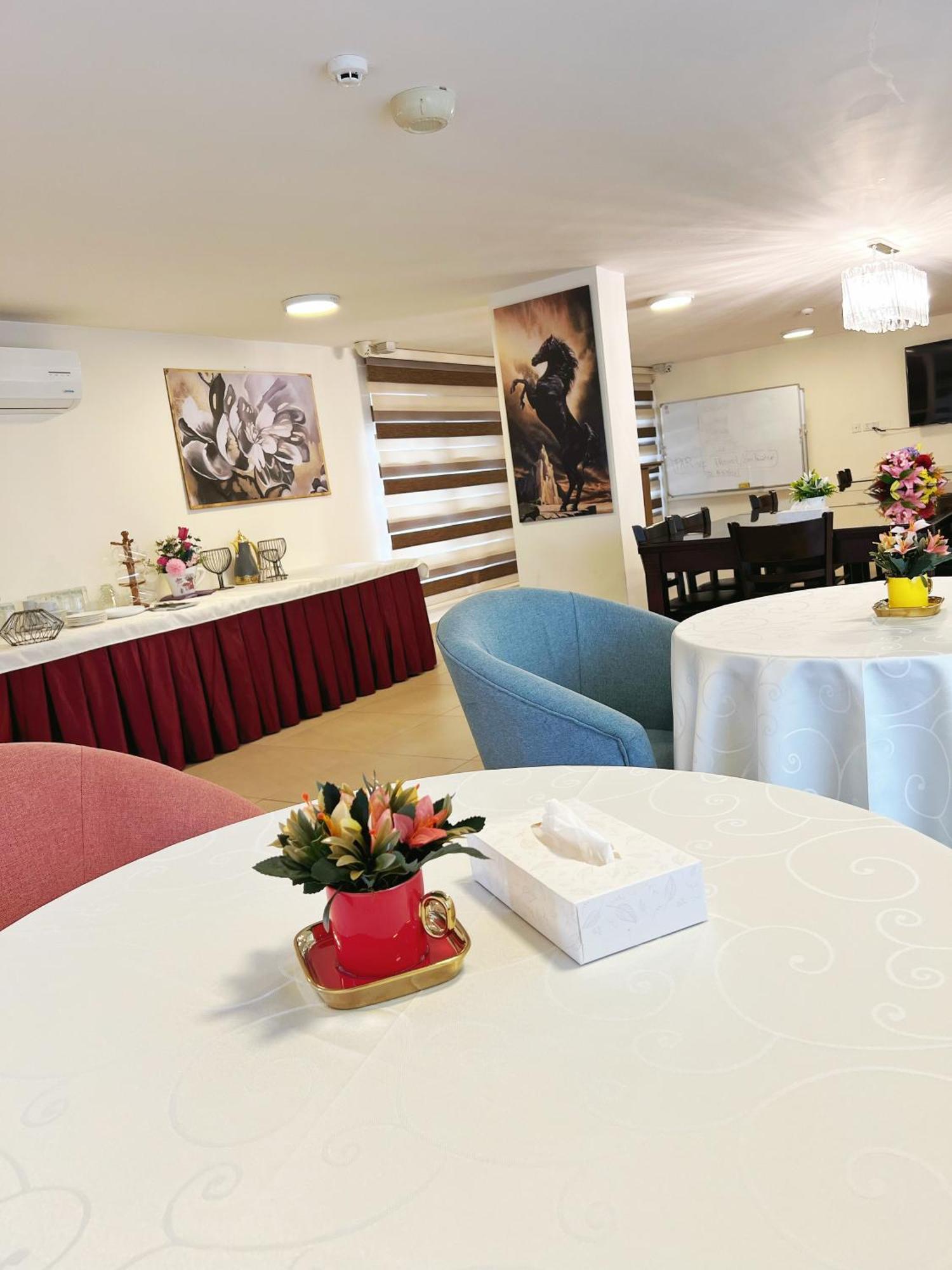 The Seventh Star Hotel Suites Amman Exterior photo